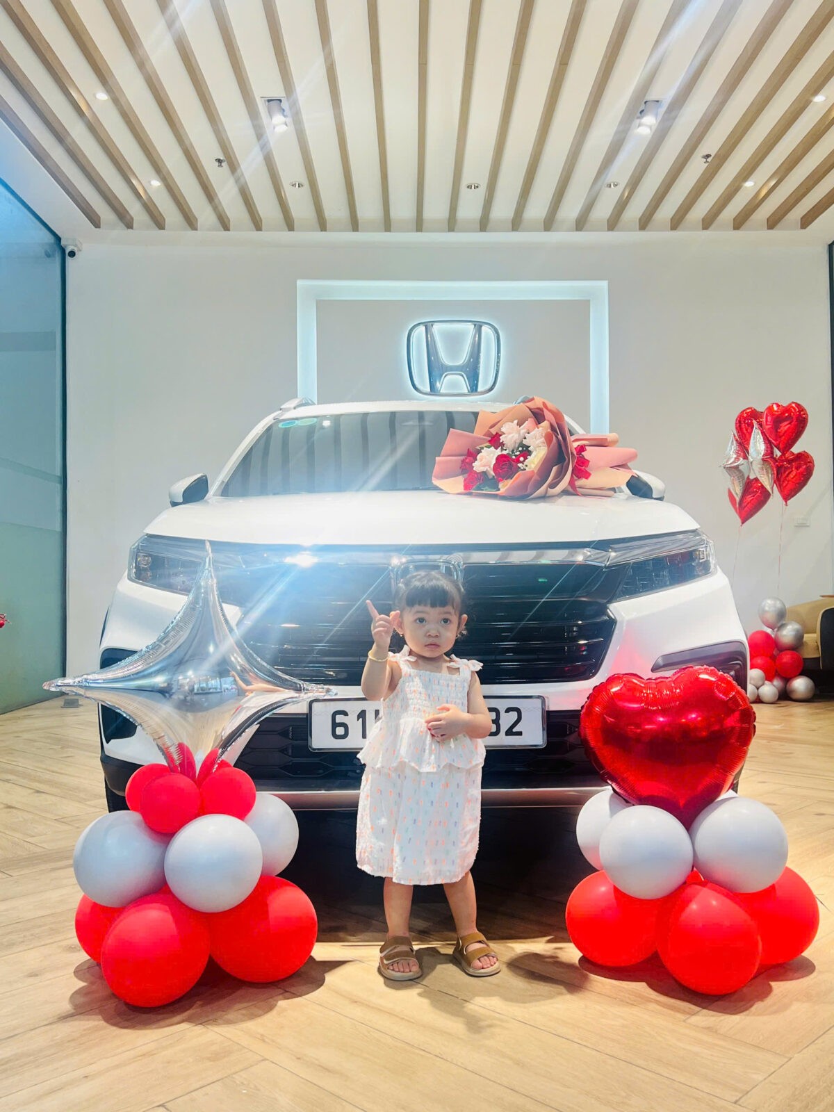 z6016038118624 8f4a91c3a7b96d4ef05601e780031c88 LỄ BÀN GIAO XE HONDA BR-V LĂN BÁNH BÌNH DƯƠNG | HONDA ÔTÔ BÌNH DƯƠNG