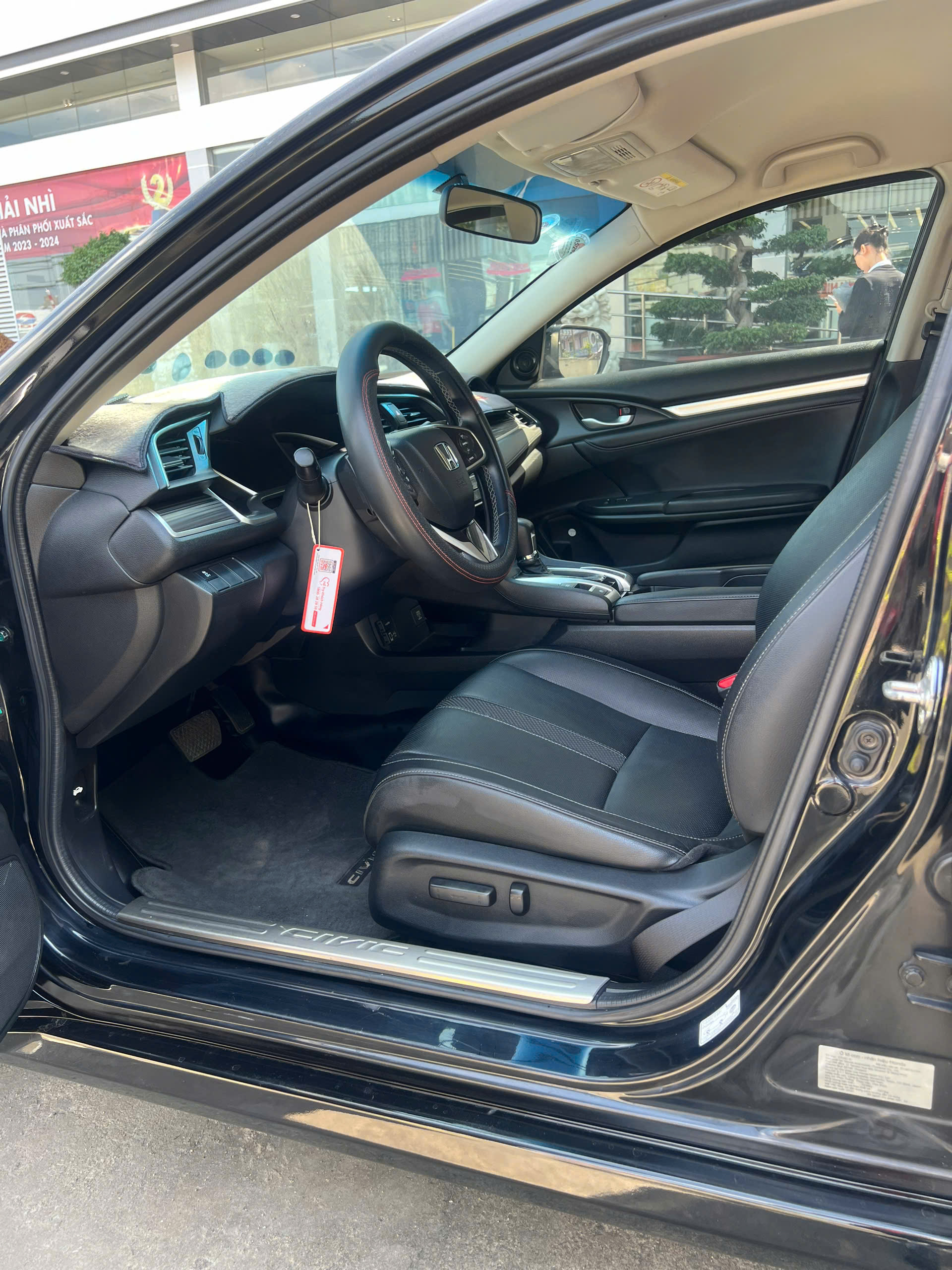 z5998243184771 6ff1faeaa97c0e2615b94940f01e6ec6 Bán xe Honda Civic 2020 Bản G - Chạy chỉ 68.000 km - Nhập khẩu Thái Lan - Xe gia đình sử dụng, như mới