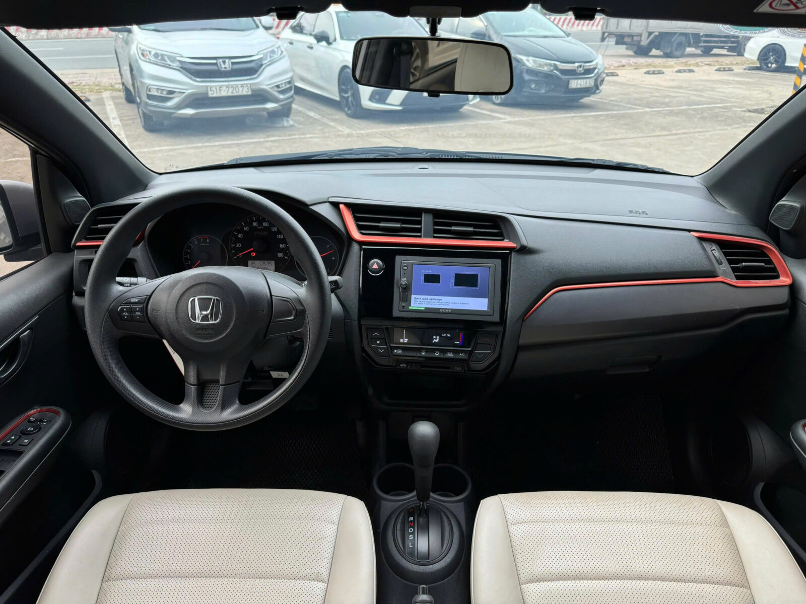 z6083257825107 24b9bccf42e55a70f50cb3543eb81f30 Bán xe Honda Brio RS 2020 Màu bạc - Chạy chỉ 16.600 km – Nhập khẩu chính hãng từ Indonesia