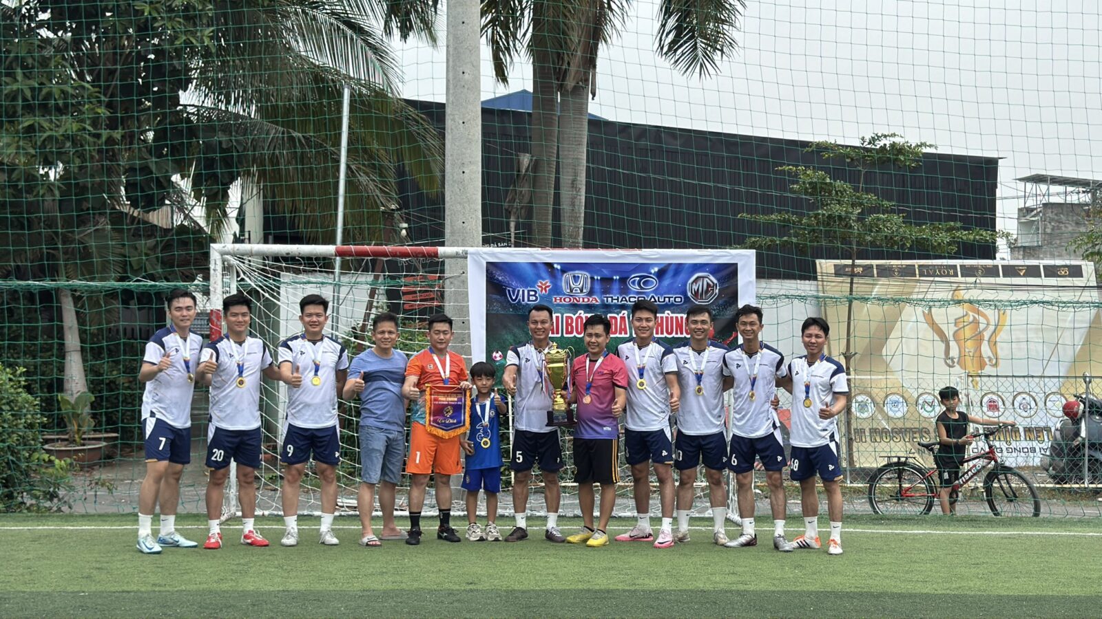 z6131823157510 eb76672e7e57d48989603dfade495235 Chúc mừng Honda Ôtô Bình Dương – Nhà vô địch giải bóng đá Tứ hùng 2024