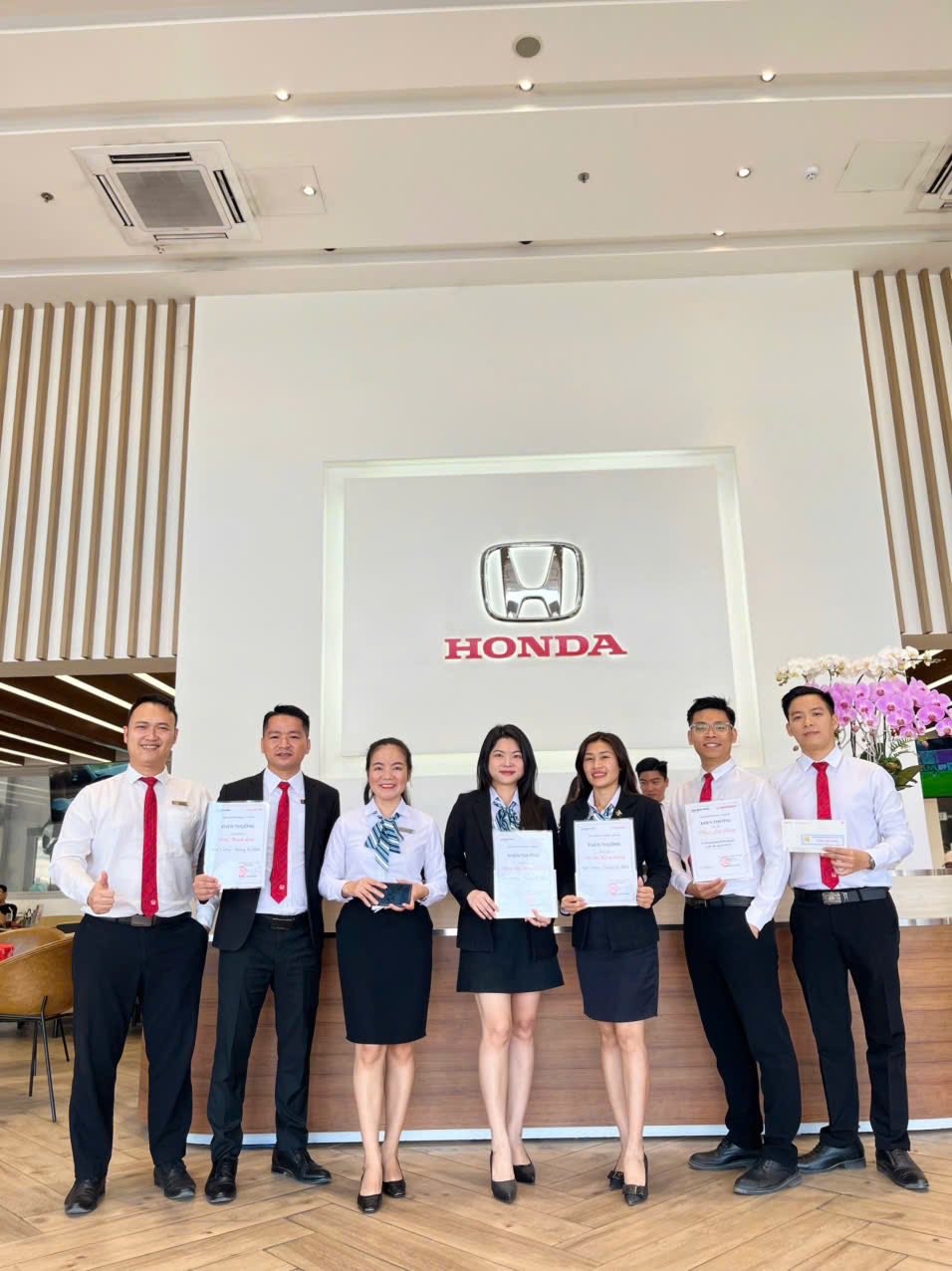 623244679 26824958677094203 1989574922797599042 n Honda Ô tô Bình Dương Vinh danh các cá nhân xuất sắc nhất tháng 12/2025 và tổng kết quý 4/2025