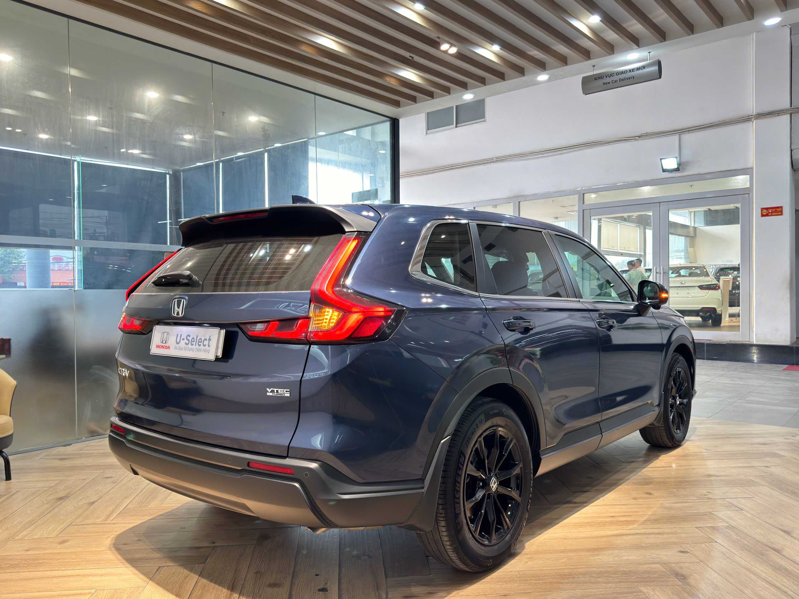 z7507255311268 1e252bc405bd820f7a0f0870bec19b4a Bán Honda CR-V L 2023 Đăng Ký 04/2024 – Xe Lướt 5.000km - Xe đã qua sử dụng chính hãng Honda ô tô Bình Dương