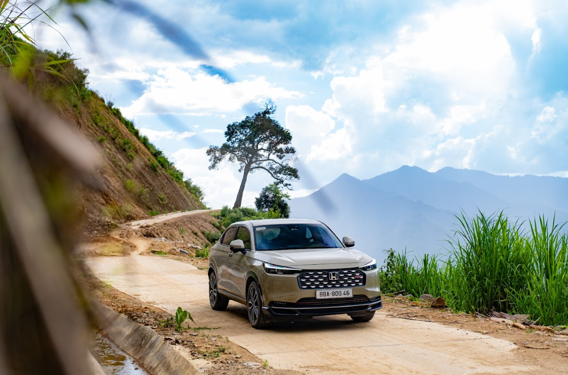 Honda Việt Nam chính thức áp dụng giá bán lẻ đề xuất mới cho mẫu xe HR-V e:HEV RS 9 Honda Việt Nam chính thức áp dụng giá bán lẻ đề xuất mới cho mẫu xe HR-V e:HEV RS hrv26 Honda Việt Nam chính thức áp dụng giá bán lẻ đề xuất mới cho mẫu xe HR-V e:HEV RS